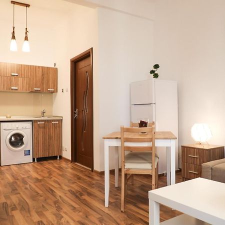 Ultracentral Apartament With Balcony - Old Town Boekarest Buitenkant foto