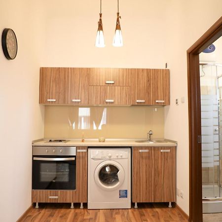 Ultracentral Apartament With Balcony - Old Town Boekarest Buitenkant foto