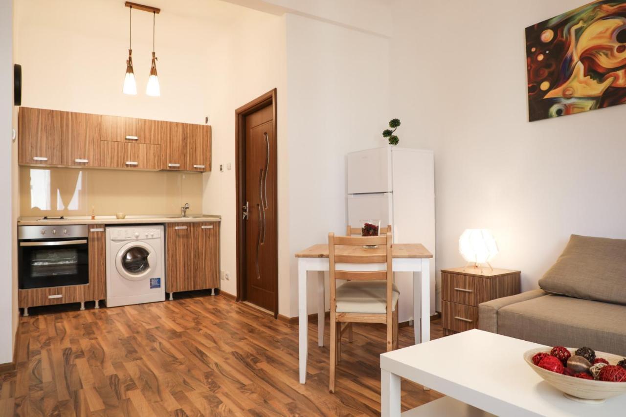 Ultracentral Apartament With Balcony - Old Town Boekarest Buitenkant foto