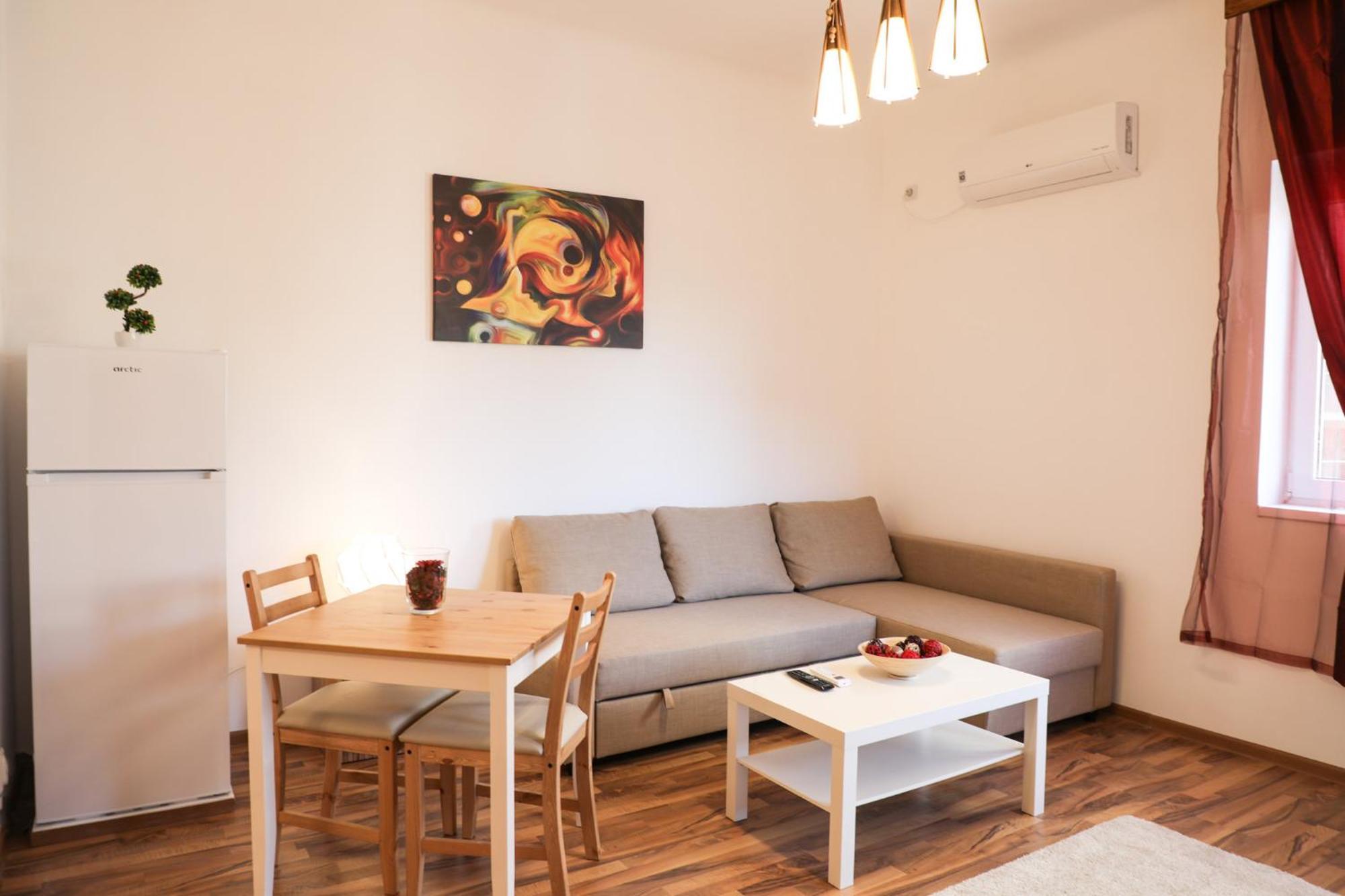 Ultracentral Apartament With Balcony - Old Town Boekarest Buitenkant foto