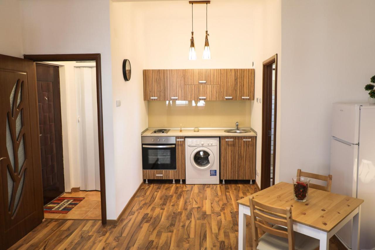Ultracentral Apartament With Balcony - Old Town Boekarest Buitenkant foto