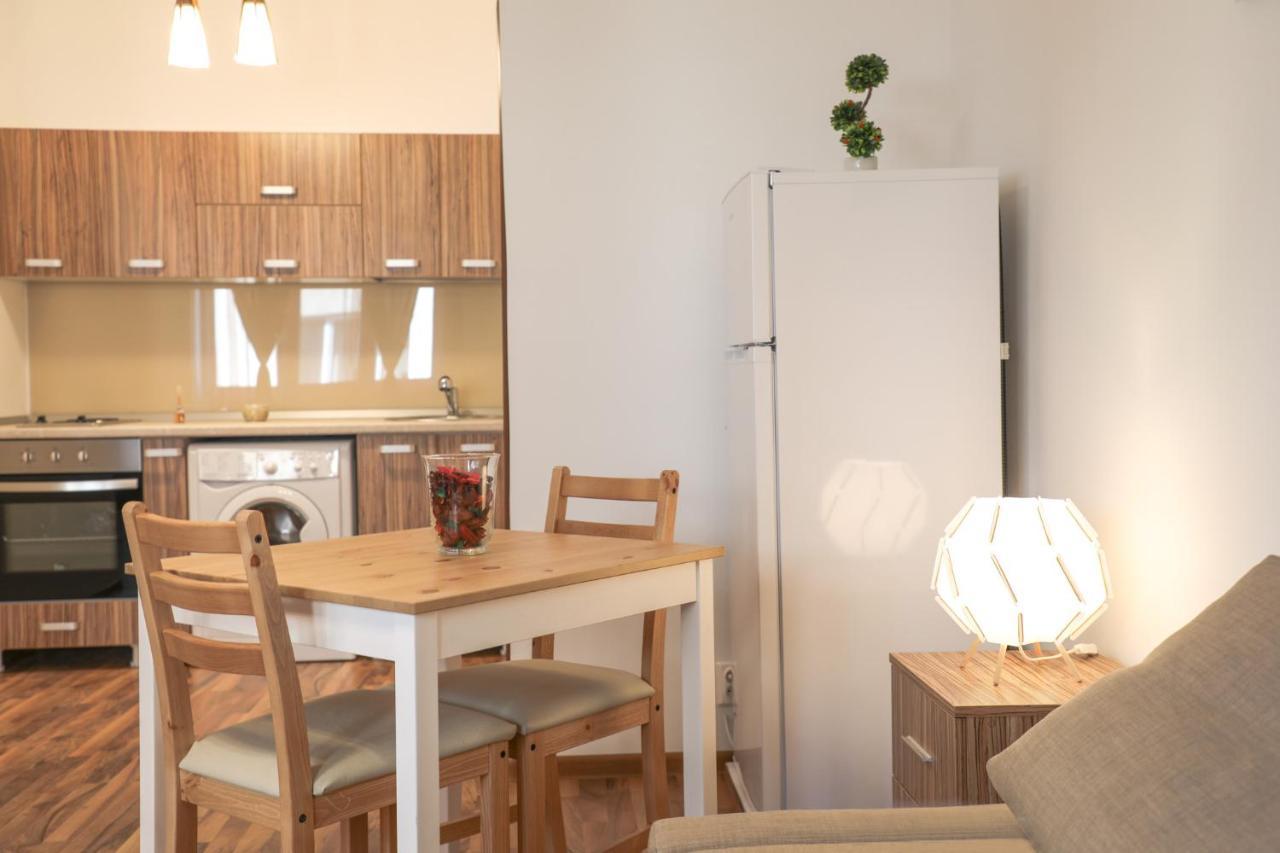 Ultracentral Apartament With Balcony - Old Town Boekarest Buitenkant foto