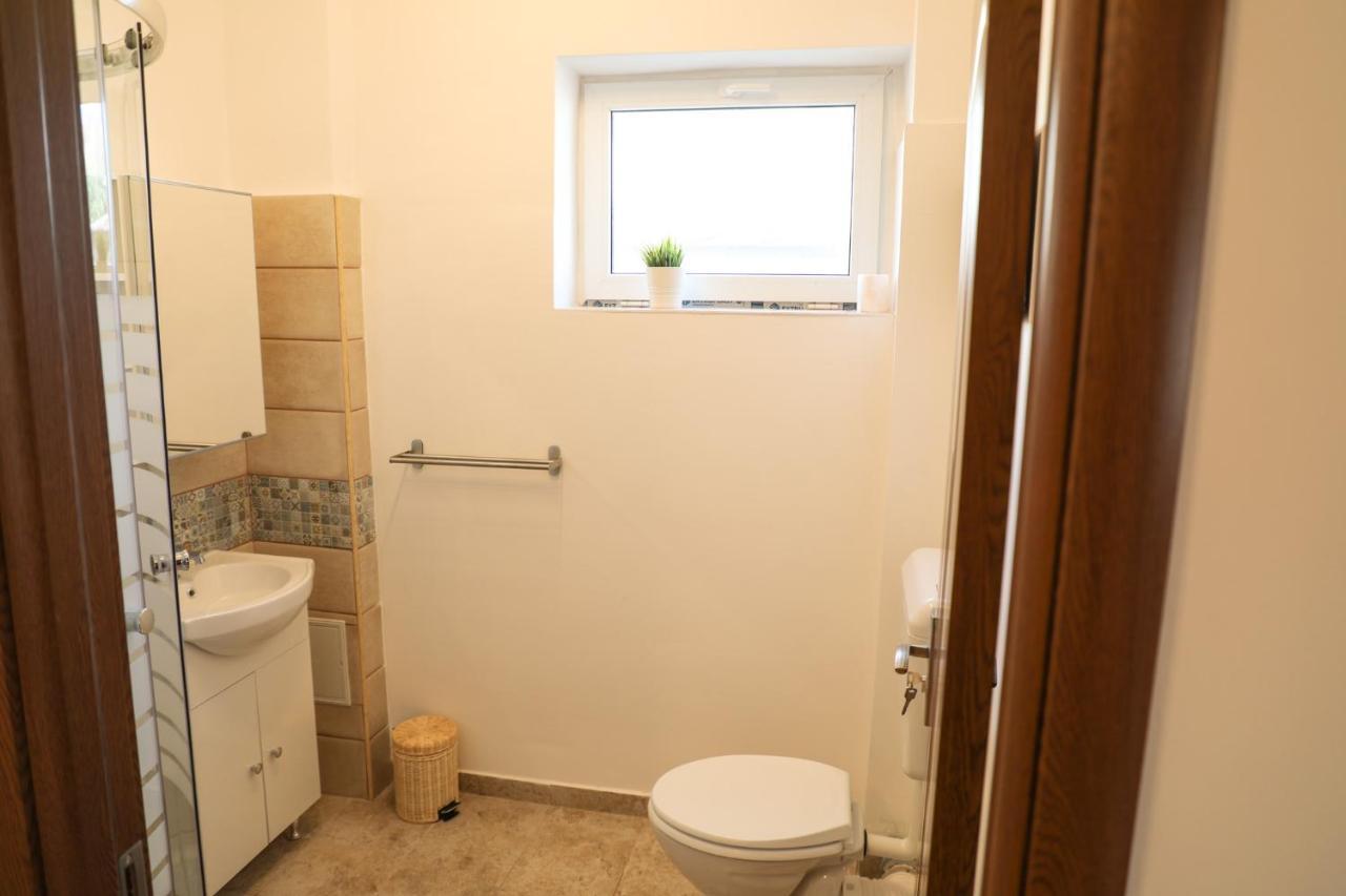 Ultracentral Apartament With Balcony - Old Town Boekarest Buitenkant foto