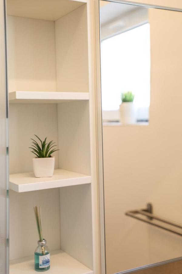 Ultracentral Apartament With Balcony - Old Town Boekarest Buitenkant foto