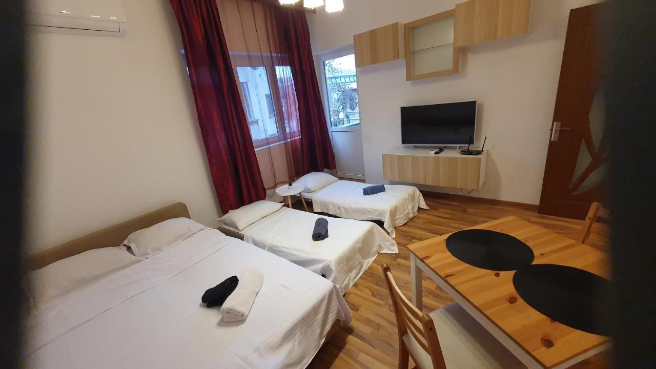 Ultracentral Apartament With Balcony - Old Town Boekarest Buitenkant foto